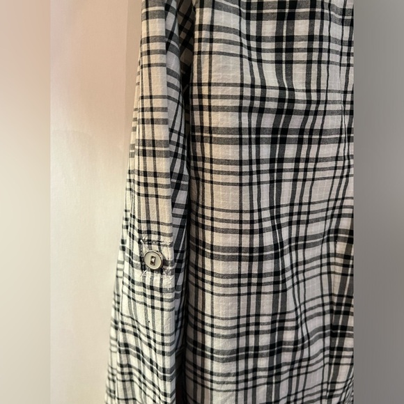 NEW YORK & COMPANY  -  WOMEN’S 3/4 ROLL TAB SHIRT WITH FLAP POCKETS. - Picture 3 of 4